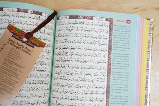Al-Khobiir Quran Tajwid Terjemah Pelangi Sedang