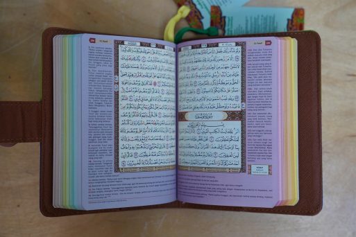 Al-Jaliil Quran Tajwid Terjemah Pelangi Dompet Kecil